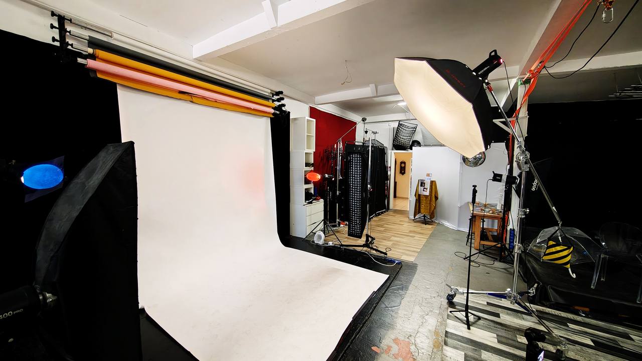 Fotostudio mit Licht und Rollen