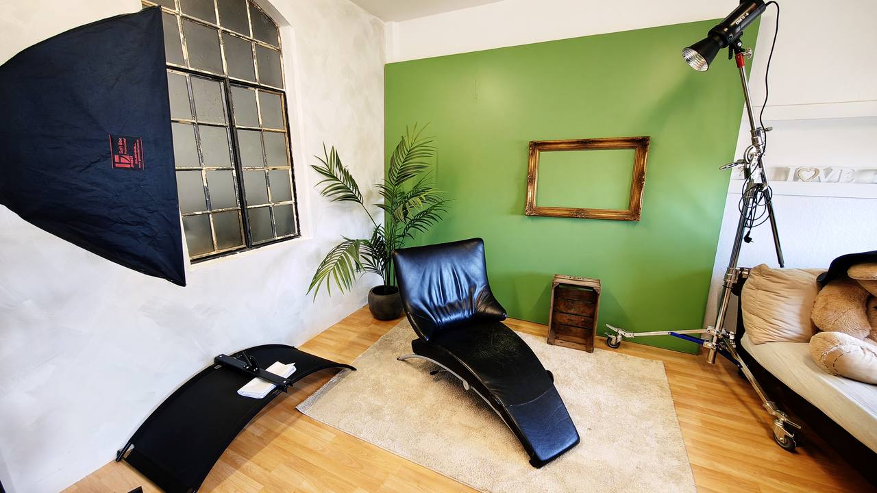 Green Wall Studio Set